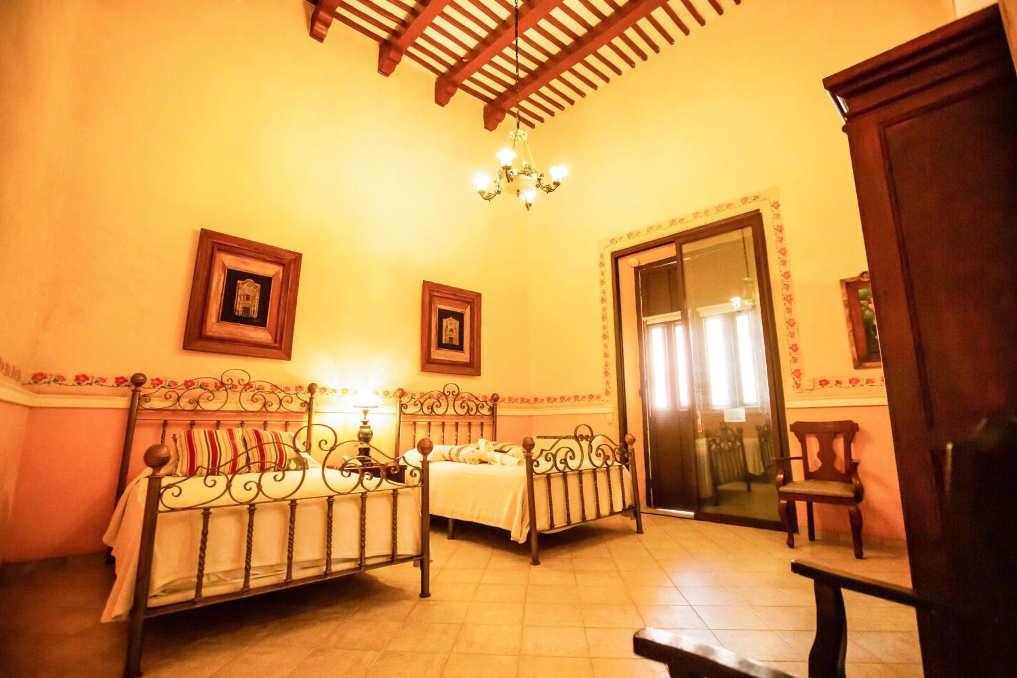 Hotel Boutique La Mision De Fray Diego (Adults Only) Merida Bagian luar foto