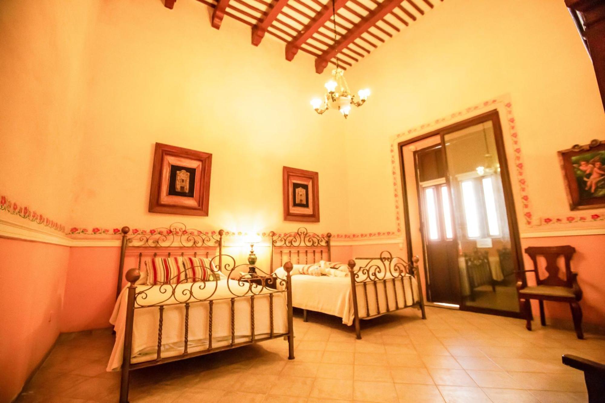 Hotel Boutique La Mision De Fray Diego (Adults Only) Merida Bagian luar foto