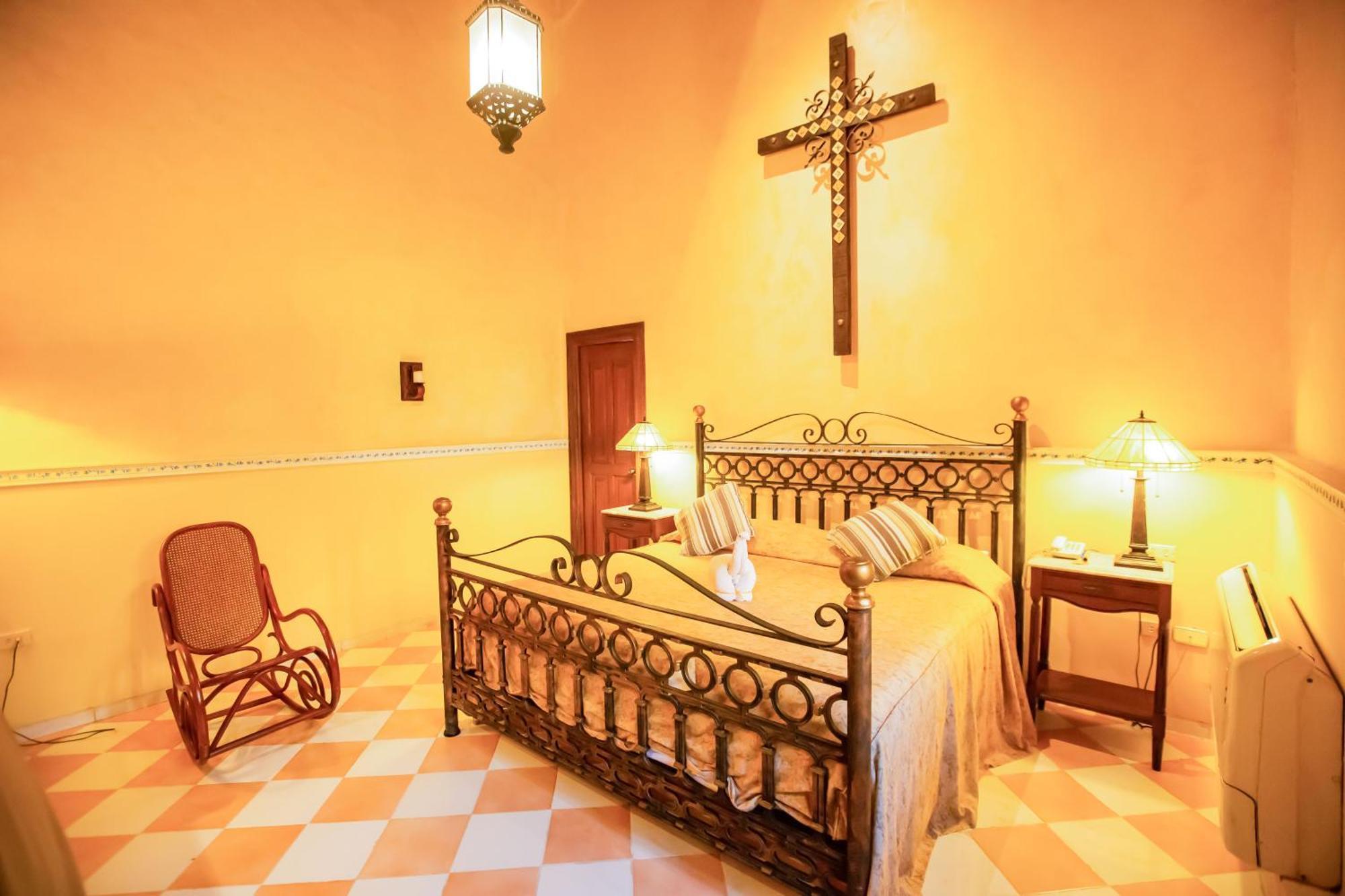 Hotel Boutique La Mision De Fray Diego (Adults Only) Merida Bagian luar foto